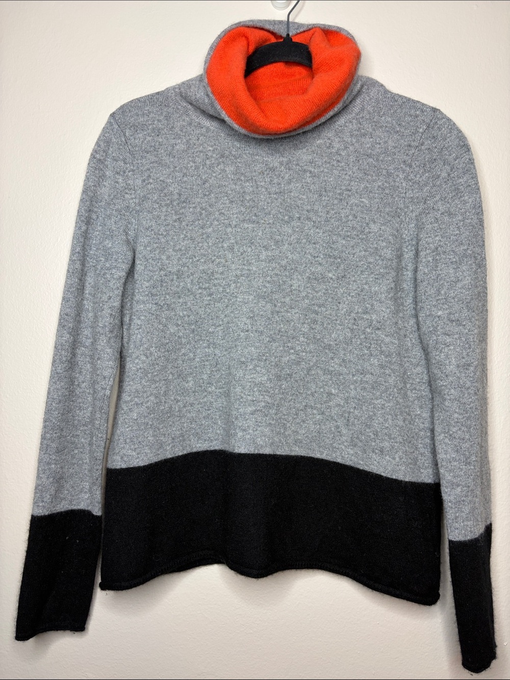 Magaschoni 100% Cashmere Colorblock Funnel Neck Sweater Gray Orange Medium
